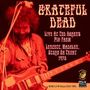 "GRATEFUL DEAD. Live at Ted Askey’s Pig Farm. Leycett, Madeley, Stoke on Trent 1970." Musiker mit Gitarre.