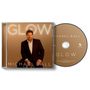 "GLOW" und "MICHAEL BALL" auf einem CD-Cover. Ein Mann im Anzug sitzt vor einem hellen Hintergrund.