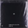 "CHARLOTTE DE WITTE AMOR EP" steht unten. Zentrales X auf schwarzem Hintergrund, minimalistisches Design.