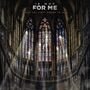 Text: "IF NOT FOR ME" und "WHERE THE LIGHT BEGINS TO FADE" vor einer gotischen Kathedrale mit bunten Glasfenstern.