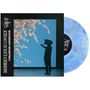 "MODERN LIFE IS LONELY" und "HOLDING ABSENCE" stehen neben einem Mann mit Helm, der Zweige berührt.