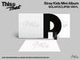 Stray Kids Mini Album, Solar Eclipse Vinyl, schwarze Platte, helles Cover, "Stray Kids" in grauer Schrift.