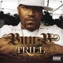 Der Text „Bun B TRILL“ steht in großen, verzierten Buchstaben, darunter ist ein ernst blickender Mann in weißem Hemd und Mütze.