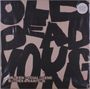 "Broken Social Scene B-Sides & Rarities" steht unten. Dunkle Buchstaben bilden "OLD DEAD YOUNG".