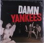Text: "DAMN YANKEES" in weiß und rot. Eine Statue eines geflügelten Wesens, vier Personen posieren im Hintergrund.