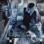 Text: "Backstage hologram". Illustration: Zwei Personen mit blauen Haaren; eine in einer dynamischen Pose, die andere steht.