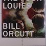 "The Four Louies, Bill Orcutt." Zwei Personen, eine mit einem großen, lockigen Kostüm, blicken sich an.