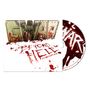 3D-Text "GWAR" mit Blut, darunter "BEYOND HELL" und "20th Anniversary Edition". Eine CD mit blutigem Design.