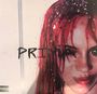 Text: "PRIMA". Darstellung eines Gesichts mit nassen, roten Haaren und Glitzereffekten.