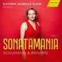 Texte: "KATHRIN ISABELLE KLEIN", "PIANO", "SONATAMANIA", "VOL.1", "SCHUMANN & BRAHMS". Frau in rotem Kleid vor rotem Hintergrund.
