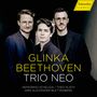 "GLINKA BEETHOVEN TRIO NEO" in gelbem Text. Drei Männer in dunkler Kleidung mit neutralem Gesichtsausdruck.