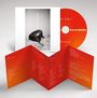 CD und Booklet. CD: "ki&mi", "materia". Schwarz-Weiß-Foto von Person. Orange-Rotes Booklet mit Texten.