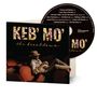 "KEB' MO' the breakdown" steht auf dem Albumcover. Eine Person mit Hut sitzt entspannt in einem leeren Theatersaal.