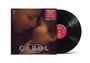 „CAROL", Score von Carter Burwell. Zwei Frauen in Nahaufnahme. Schwarze Vinyl-Schallplatte daneben.