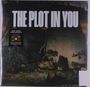 „THE PLOT IN YOU“ Schriftzug oben, dekorative Pflanzen und Steine im Hintergrund, Vinyl-Aufkleber links.