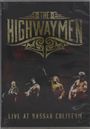 "THE HIGHWAYMEN LIVE AT NASSAU COLISEUM". Vier Musiker spielen auf der Bühne, in warmen Farben beleuchtet.
