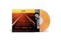 "starsailor", "love is here". Eisenbahnschienen, die in einen orangefarbenen Sonnenuntergang führen.