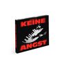 Der Text „KEINE ANGST“ erscheint groß in Rot. Er zeigt einen Menschen, der vor einem riesigen, weißen Klavier flieht.