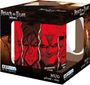 "Attack on Titan", "Armored Titan", "Colossal Titan". Illustration mit roten Titanen-Gesichtern auf einem Verpackungskarton.