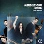 "Mendelssohn Grieg String Quartets OPUS 13" in weißer Schrift. Vier Personen mit Streichinstrumenten hinter Glasplatte.