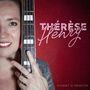 Text: "THÉRÈSE Henry" und "AIMANT SI PASSION". Eine Frau lächelt, hält einen Bass mit roten Hintergrund.