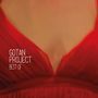 „Gotan Project Best Of“. Rote Stofffalten im Hintergrund, die an ein Kleid erinnern.