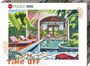 „HEYE PUZZLE 1000“, „TIME OFF“. Illustration zeigt einen Pool mit Liegestühlen, Topfpflanzen und großem Fenster.