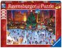 „Ravensburger Puzzle“ steht oben in rotem Rand. Eisläufer umringen einen großen, leuchtenden Weihnachtsbaum.