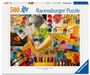 "500 Ravensburger Puzzle" und "Original Ravensburger Quality Since 1891". Es zeigt eine bunte Malerei mit Kunstutensilien.