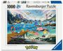 Ravensburger Puzzle 1000. Illustration mit vielen Pokémon am Wasser mit Berglandschaft und Leuchtturm im Hintergrund.