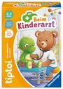 "Beim Kinderarzt", Lerninhalte: Spielerisch den Arztbesuch vorbereiten. Illustration: Teddy untersucht grünes Dino-Kuscheltier.