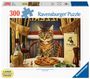 Ravensburger Puzzle: 300 Teile. Illustration: Katze vor Pizza und Wein in Pizzeria. Logo „IL GATTO“ mit Pizzamotiv.