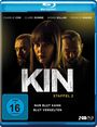 Text: "Charlie Cox, Clare Dunne, Aidan Gillan, Francis Magee. KIN, Staffel 2. Nur Blut kann Blut vergelten. FSK ab 16." Drei Personen.