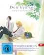 „Dou kyu sei – Verliebt in meinen Mitschüler“. Zwei Schüler in Schuluniform, grüne Blätter, DVD Logo, FSK 16.