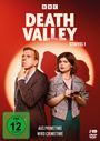 "Death Valley", Staffel 1, FSK 12, zwei Personen. Mann denkt nach, Frau hält Notizblock, roter Hintergrund mit BBC-Logo.