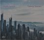 Texte: "The Composers' Orchestra Berlin", "Hazel Leach", "Telling Stories". Hochhäuser vor nebliger Bergkulisse.