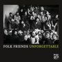 „FOLK FRIENDS UNFORGETTABLE“. Eine Gruppe von Menschen sitzt dicht gedrängt um einen Tisch.