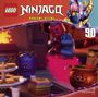 "LEGO NINJAGO DRAGONS RISING" zeigt Lego-Figuren in einer fantastischen, lebhaften Szene mit Essen und Dekorationen.