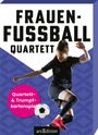 „Frauenfußball Quartett“ oben. Unten: „Quartett- & Trumpf-kartenspiel“. Frau im Fußballtrikot mit Ball.