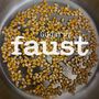 „Gugaruz faust, curated by Zappi W. Diermaier“ steht über gelbem Mais auf einer Metalloberfläche.