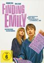 "Finding Emily" in rosa Schrift. Zwei junge Menschen, ein Mädchen und ein Junge, beide halten violette Zettel.
