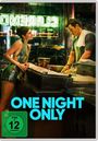 Titel: "ONE NIGHT ONLY". Namen: Monica Barbaro, Callum Turner. Szene: Frau und Mann in einem Imbiss im Gespräch.