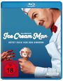 "Eli Roth's Ice Cream Man. Hütet euch vor den Kindern." Ein Mann reicht ein Eis an eine blutverschmierte Hand. FSK 18.