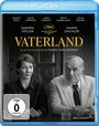 "Vaterland" in großen Buchstaben, darunter: "Ein Film von Oscar-Gewinner Paweł Pawlikowski". Zwei Personen sitzen an einem Tisch. FSK 0.