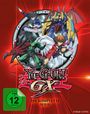 FSK 12, Yu-Gi-Oh! GX, Die komplette Serie. Anime-Stil, Figuren mit Karten und Fantasiewesen, roter Hintergrund.