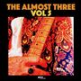 THE ALMOST THREE VOL 5. Eine Hand mit Ring greift eine Gitarre. Ein bunter, gemusterter Blazer ist zu sehen.