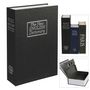 "The New ENGLISH Dictionary" auf drei Bucheinbänden. Der schwarze Umschlag verbirgt ein Safe-Interieur.