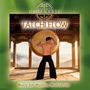 "Temple Society", "Tai Chi Flow", "Music for Walking Meditation". Ein Mann mit Trommel in einem Pavillon. Berge im Hintergrund.