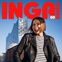 Text: "INGA RUMPF 80" in Rot. Frau im Vordergrund mit Streifenhemd, im Hintergrund modernes Gebäude. Fröhliches Lächeln.