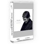 Chris Rea – Fool If You Think It’s Over. Ein Schwarz-Weiß-Bild eines Mannes, der nach unten schaut.